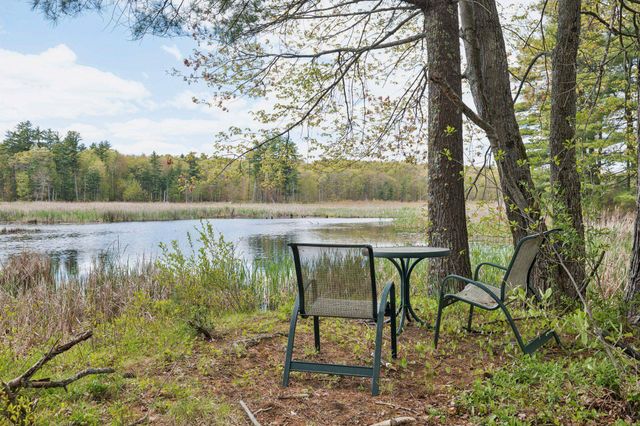 8 Queens Way, Merrimack, NH 03054