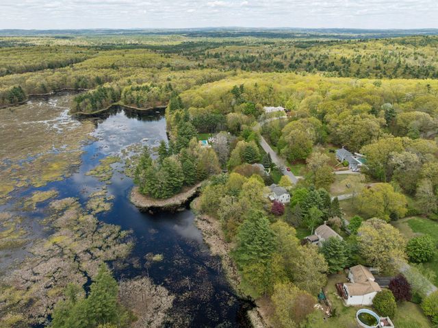 8 Queens Way, Merrimack, NH 03054