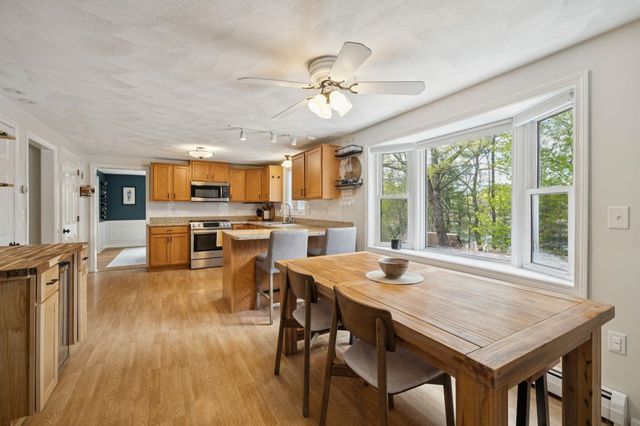 8 Queens Way, Merrimack, NH 03054