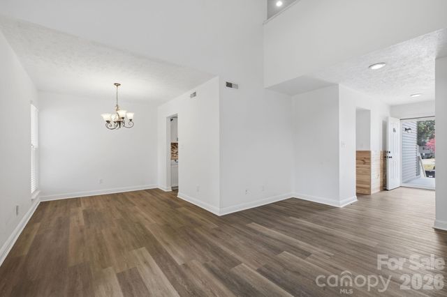 1050 21st Avenue NW 6, Hickory, NC 28601