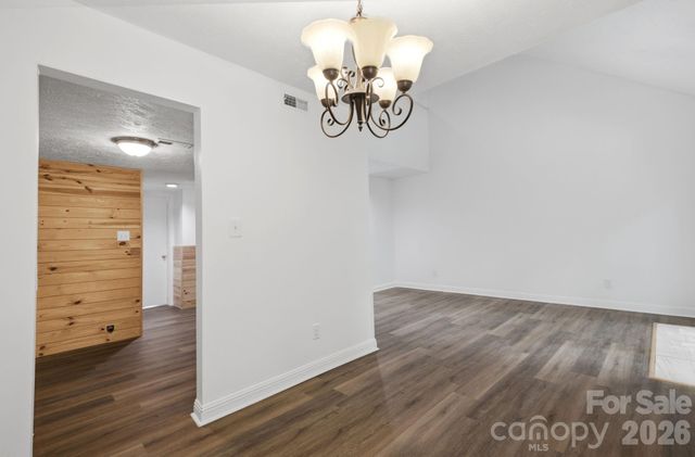1050 21st Avenue NW 6, Hickory, NC 28601