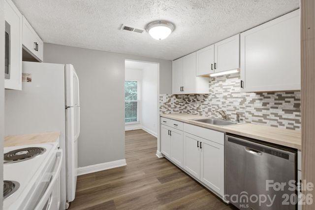 1050 21st Avenue NW 6, Hickory, NC 28601