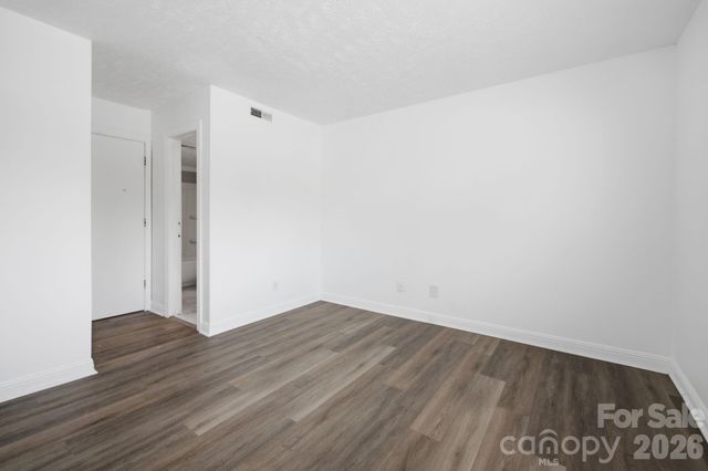 1050 21st Avenue NW 6, Hickory, NC 28601