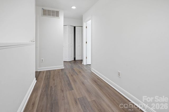 1050 21st Avenue NW 6, Hickory, NC 28601