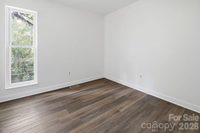 1050 21st Avenue NW 6, Hickory, NC 28601
