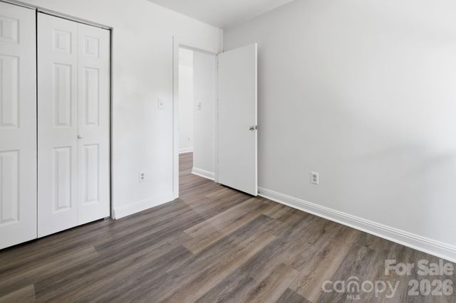 1050 21st Avenue NW 6, Hickory, NC 28601