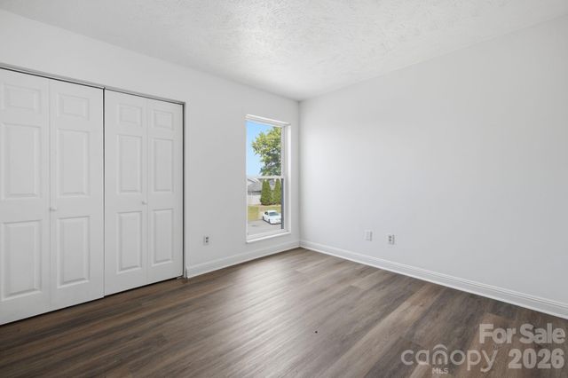 1050 21st Avenue NW 6, Hickory, NC 28601