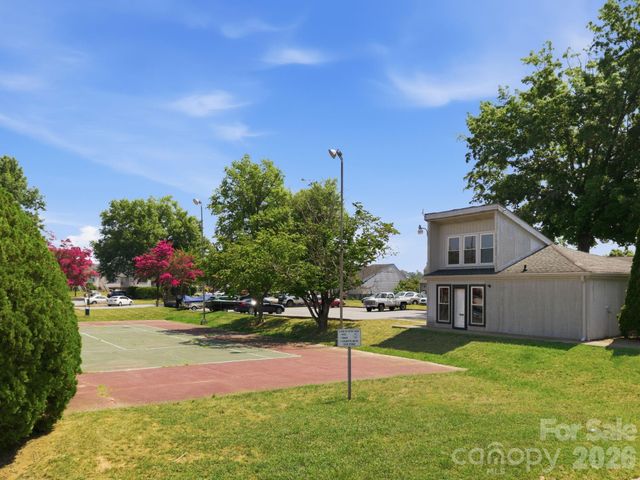 1050 21st Avenue NW 6, Hickory, NC 28601