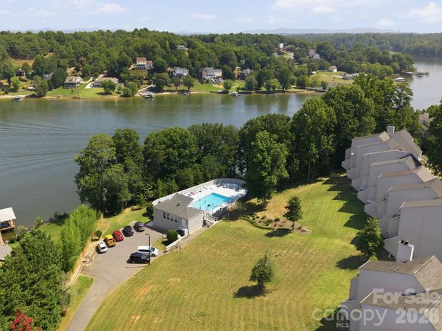 1050 21st Avenue NW 6, Hickory, NC 28601