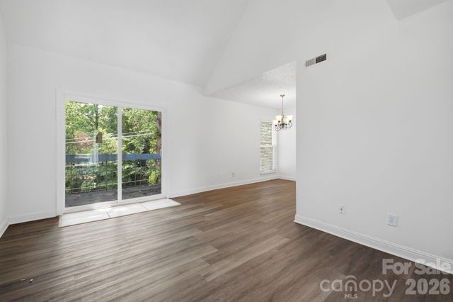 1050 21st Avenue NW 6, Hickory, NC 28601