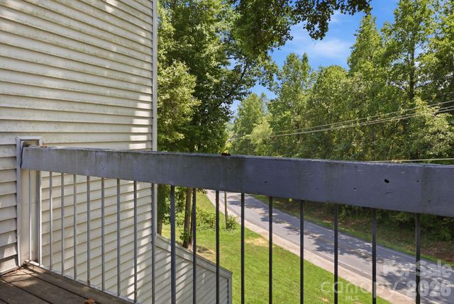 1050 21st Avenue NW 6, Hickory, NC 28601