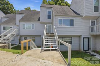 1050 21st Avenue NW 6, Hickory, NC 28601