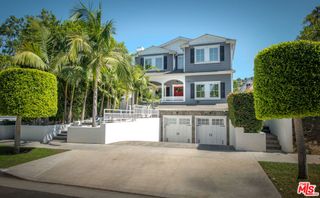 12142 Hollyglen Place, Studio City, CA 91604