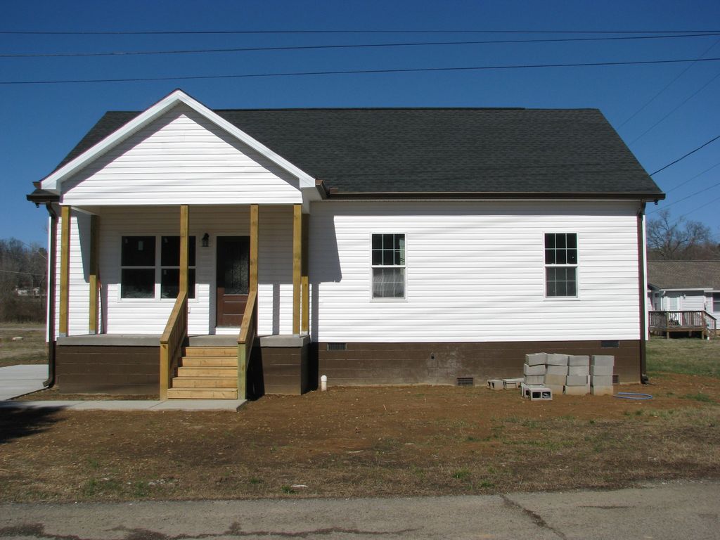 209 Armstrong St, Waverly, TN 37185