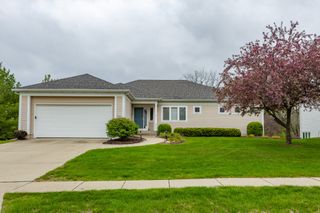 9840 Brookview Drive, Urbandale, IA 50322