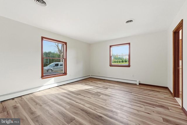 1005 OXFORD RD, Lincoln University, PA 19352