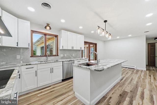 1005 OXFORD RD, Lincoln University, PA 19352