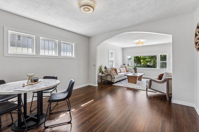 2714 AVENUE B, Council Bluffs, IA 51501