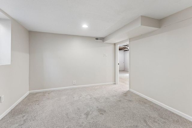2714 AVENUE B, Council Bluffs, IA 51501