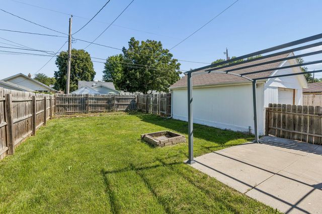 2714 AVENUE B, Council Bluffs, IA 51501
