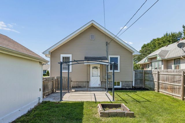 2714 AVENUE B, Council Bluffs, IA 51501