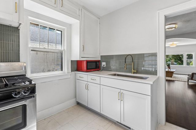 2714 AVENUE B, Council Bluffs, IA 51501