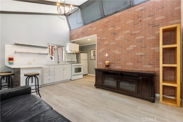 6221 Agnes Avenue, North Hollywood, CA 91606