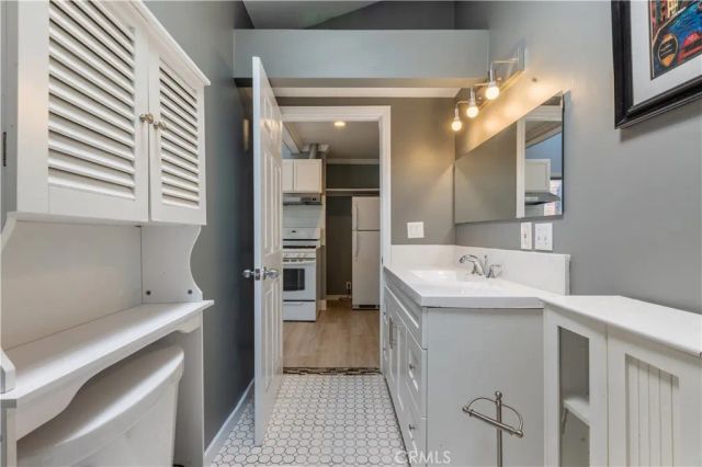 6221 Agnes Avenue, North Hollywood, CA 91606