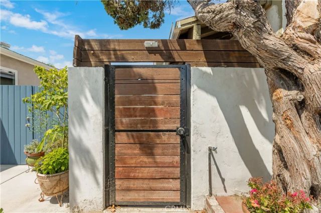 6221 Agnes Avenue, North Hollywood, CA 91606