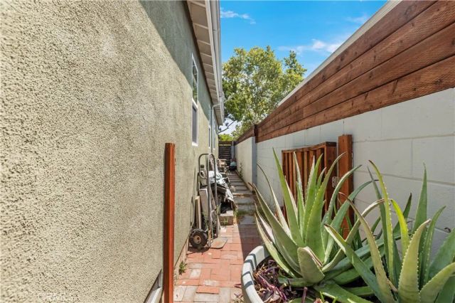 6221 Agnes Avenue, North Hollywood, CA 91606