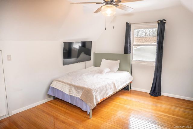 160 Pennsylvania Avenue, Medford, NY 11763