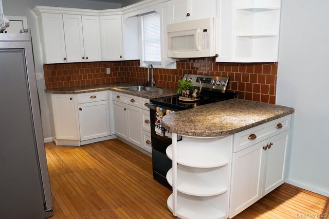 160 Pennsylvania Avenue, Medford, NY 11763