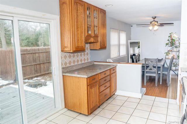 160 Pennsylvania Avenue, Medford, NY 11763