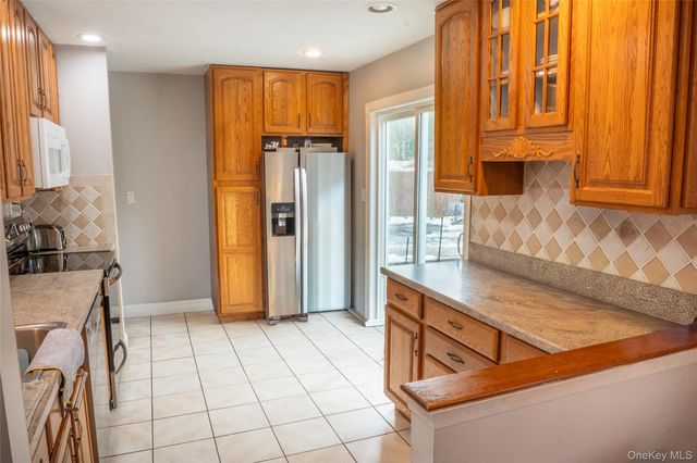 160 Pennsylvania Avenue, Medford, NY 11763