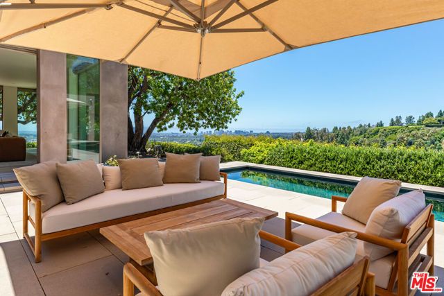 1016 N Hillcrest Road, Beverly Hills, CA 90210