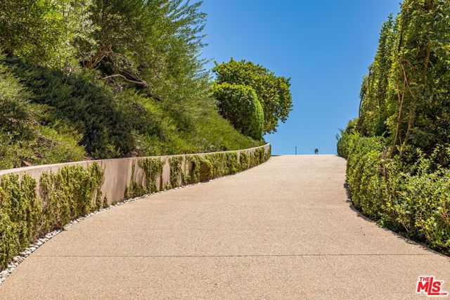 1016 N Hillcrest Road, Beverly Hills, CA 90210