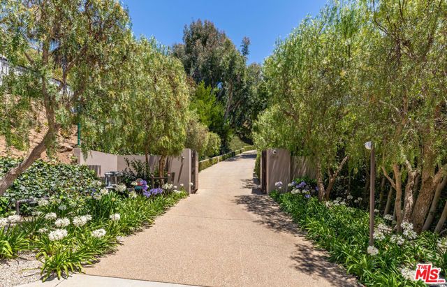 1016 N Hillcrest Road, Beverly Hills, CA 90210