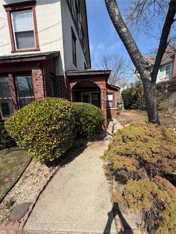 65 Summit Ave 1, Sea Cliff, NY 11579