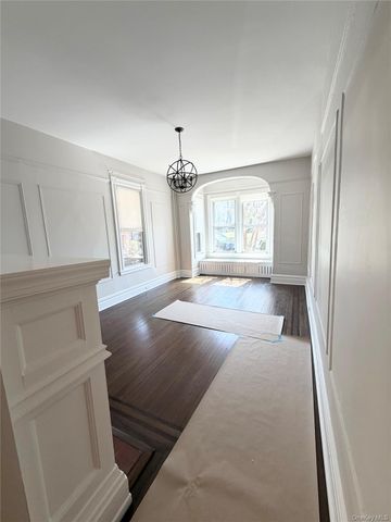 65 Summit Ave 1, Sea Cliff, NY 11579