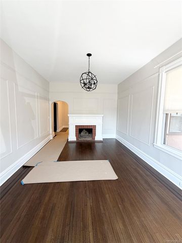 65 Summit Ave 1, Sea Cliff, NY 11579