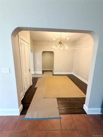 65 Summit Ave 1, Sea Cliff, NY 11579