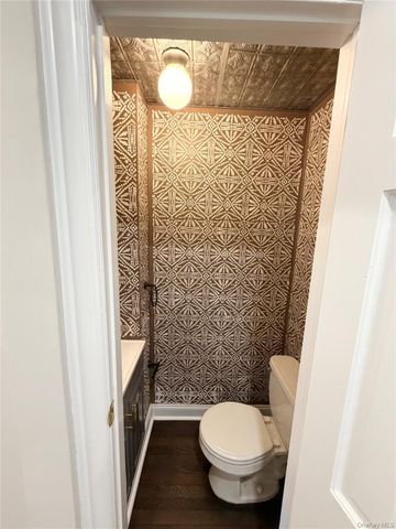 65 Summit Ave 1, Sea Cliff, NY 11579