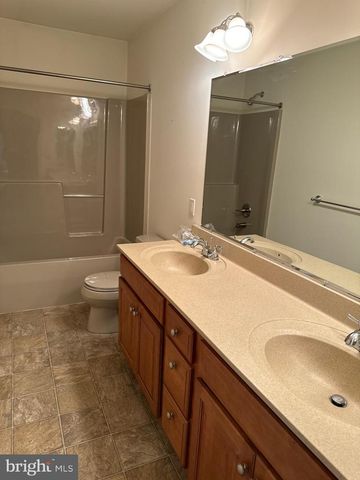 18 KINGSWOOD DR, Lewisberry, PA 17339