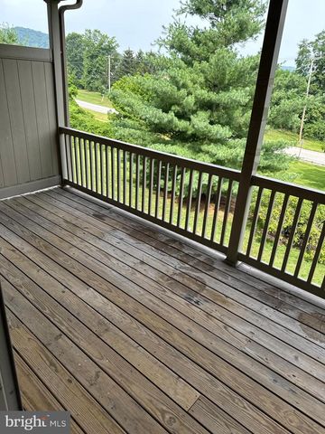 18 KINGSWOOD DR, Lewisberry, PA 17339