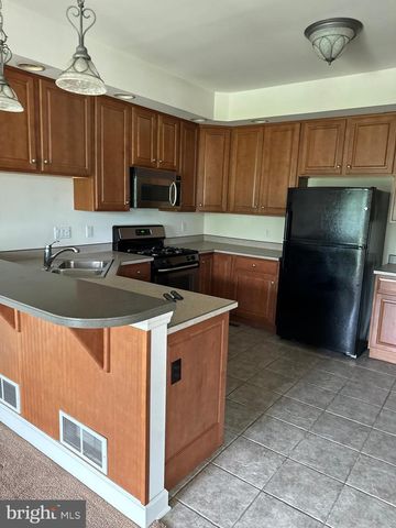 18 KINGSWOOD DR, Lewisberry, PA 17339