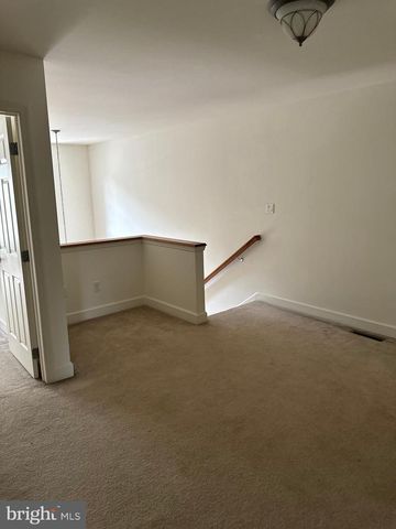 18 KINGSWOOD DR, Lewisberry, PA 17339