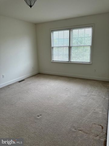 18 KINGSWOOD DR, Lewisberry, PA 17339
