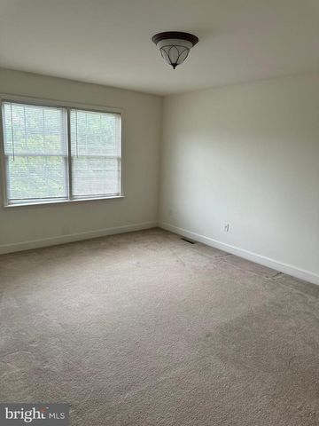 18 KINGSWOOD DR, Lewisberry, PA 17339