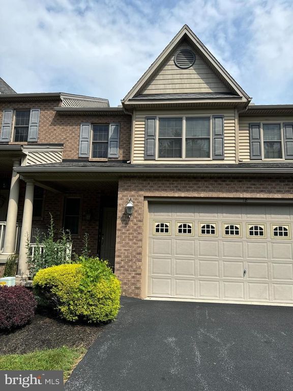 18 KINGSWOOD DR, Lewisberry, PA 17339