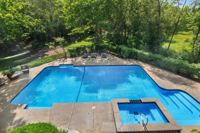 2291 Hybernia Drive, Highland Park, IL 60035